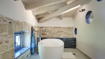 Heritage Stone Villa with Pool in Tinjan