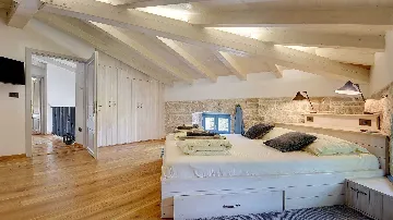 Heritage Stone Villa with Pool in Tinjan