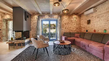 Heritage Stone Villa with Pool in Tinjan