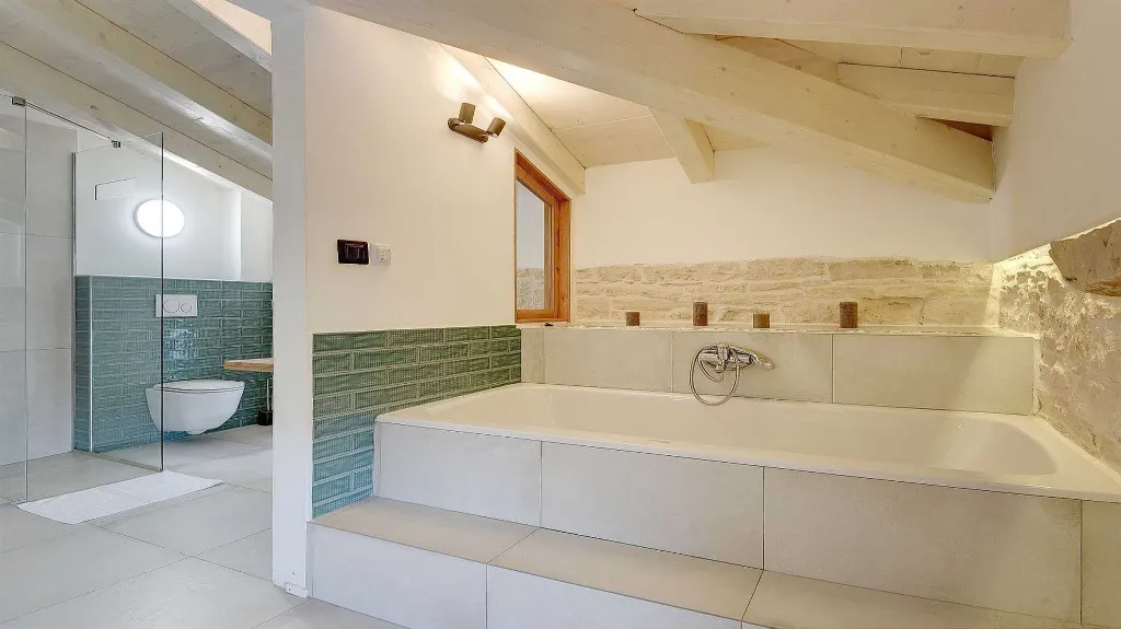 Heritage Stone Villa with Pool in Tinjan