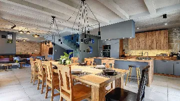 Heritage Stone Villa with Pool in Tinjan