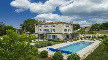 Heritage Stone Villa with Pool in Tinjan