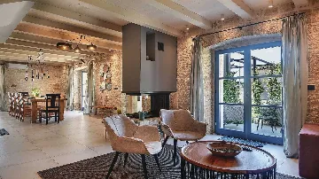 Heritage Stone Villa with Pool in Tinjan