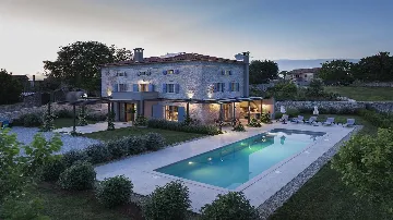 Heritage Stone Villa with Pool in Tinjan