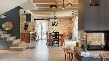 Heritage Stone Villa with Pool in Tinjan