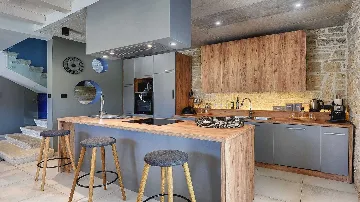 Heritage Stone Villa with Pool in Tinjan