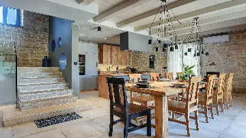 Heritage Stone Villa with Pool in Tinjan