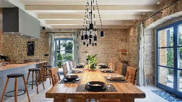 Heritage Stone Villa with Pool in Tinjan