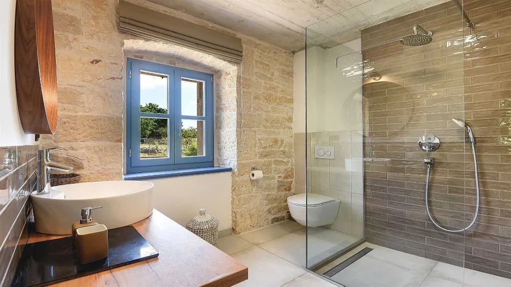 Heritage Stone Villa with Pool in Tinjan