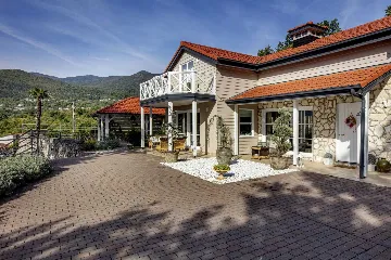 4-Bedroom Villa with Pool in Veprinac