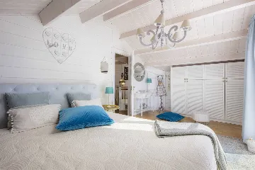 4-Bedroom Villa with Pool in Veprinac