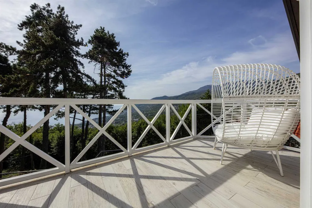 4-Bedroom Villa with Pool in Veprinac
