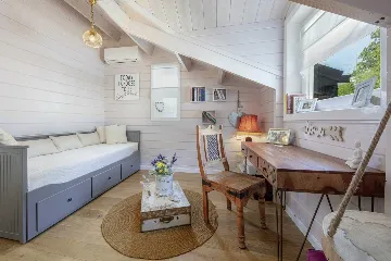 4-Bedroom Villa with Pool in Veprinac