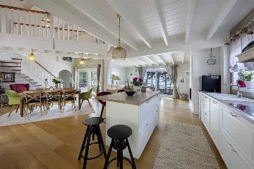 4-Bedroom Villa with Pool in Veprinac