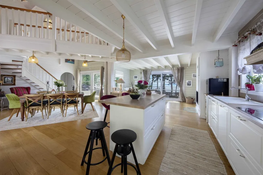 4-Bedroom Villa with Pool in Veprinac