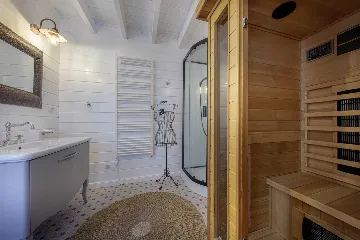 4-Bedroom Villa with Pool in Veprinac