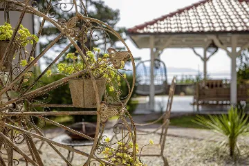 4-Bedroom Villa with Pool in Veprinac