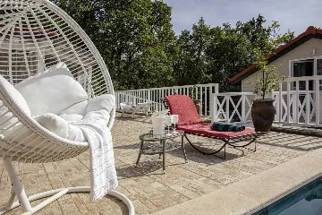 4-Bedroom Villa with Pool in Veprinac