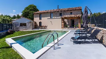 Renovated 4-Bedroom Villa in Pazin