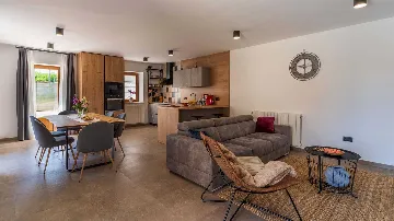 Renovated 4-Bedroom Villa in Pazin