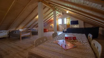 Villa in Svetvinčenat for Up to 10 Guests