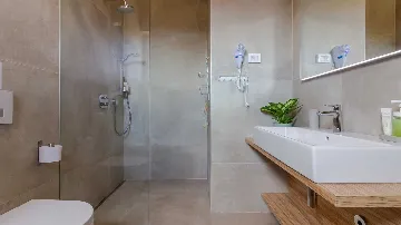 Villa in Svetvinčenat for Up to 10 Guests