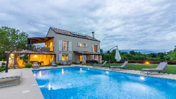 Villa in Svetvinčenat for Up to 10 Guests