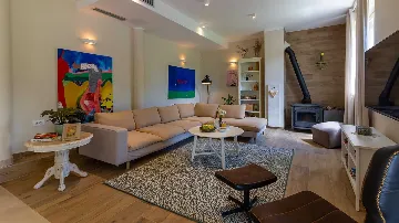 Villa in Svetvinčenat for Up to 10 Guests