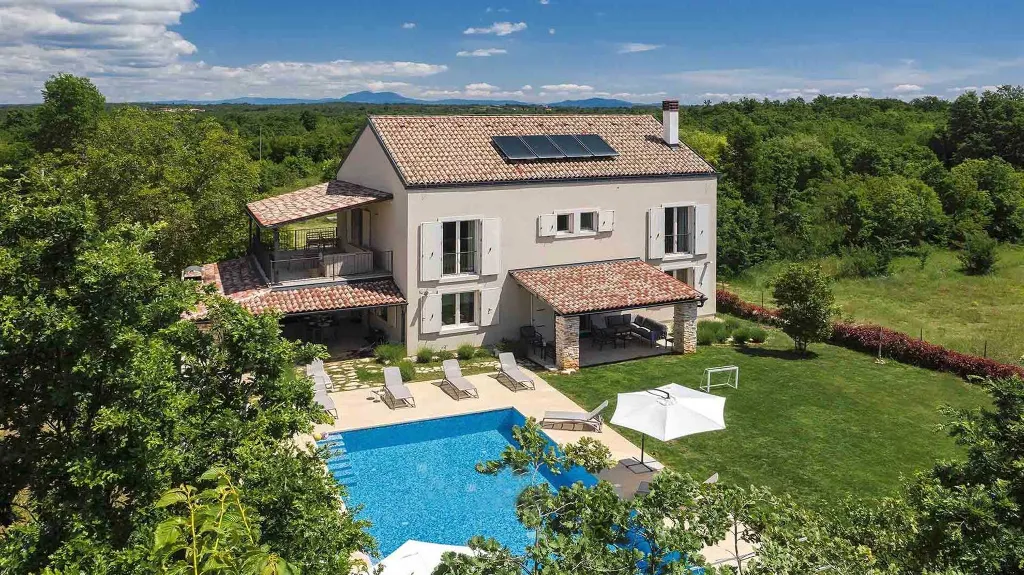 Villa in Svetvinčenat for Up to 10 Guests