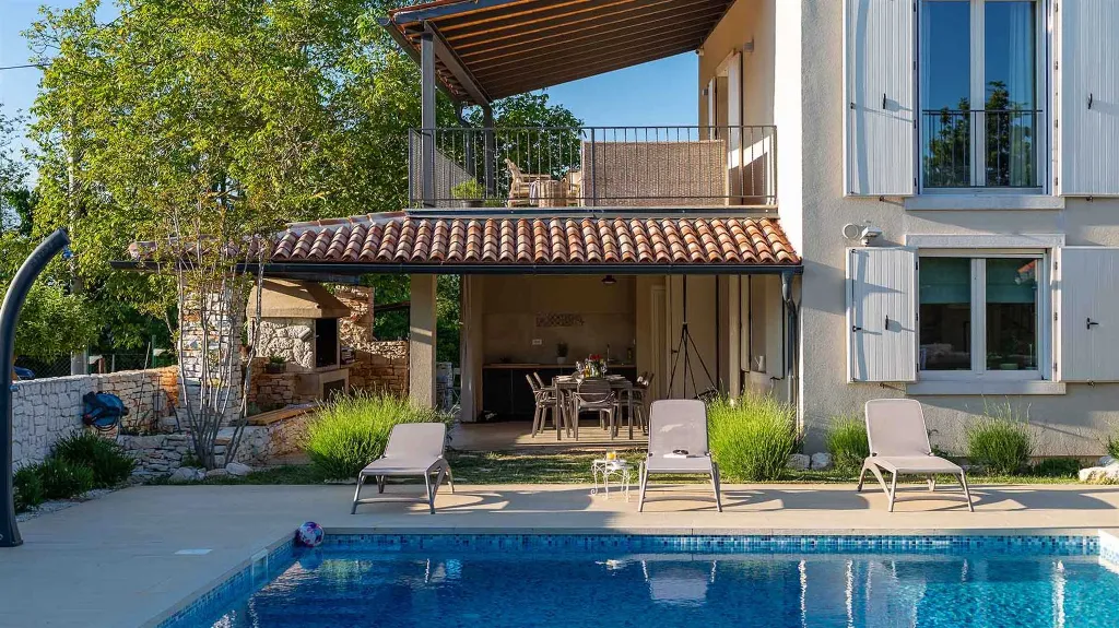 Villa in Svetvinčenat for Up to 10 Guests