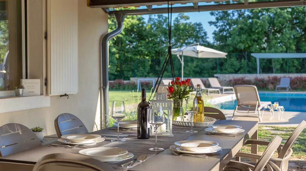 Villa in Svetvinčenat for Up to 10 Guests