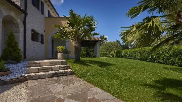 Stone Villa with Pool and Terraces in Motovun