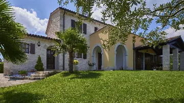 Stone Villa with Pool and Terraces in Motovun