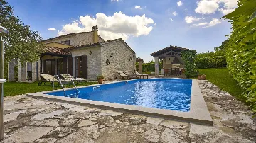 Stone Villa with Pool and Terraces in Motovun