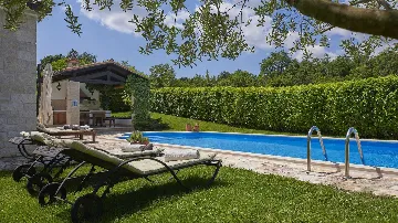 Stone Villa with Pool and Terraces in Motovun
