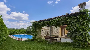 Stone Villa with Pool and Terraces in Motovun
