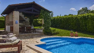 Stone Villa with Pool and Terraces in Motovun