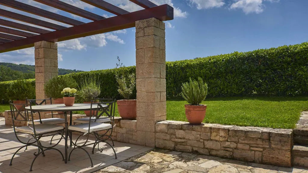 Stone Villa with Pool and Terraces in Motovun