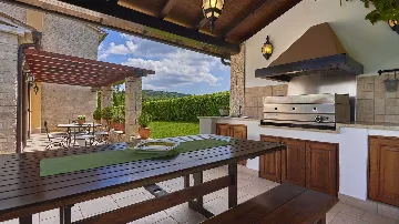 Stone Villa with Pool and Terraces in Motovun