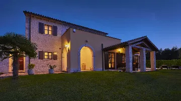 Stone Villa with Pool and Terraces in Motovun