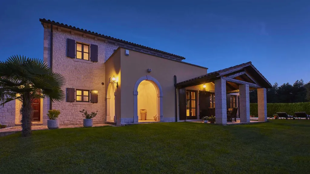 Stone Villa with Pool and Terraces in Motovun