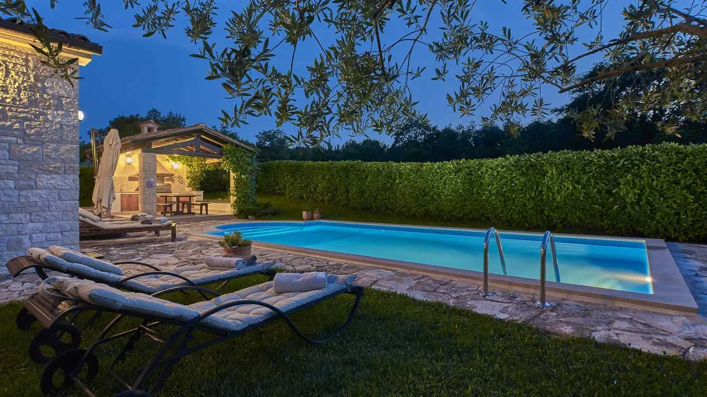Stone Villa with Pool and Terraces in Motovun
