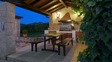 Stone Villa with Pool and Terraces in Motovun
