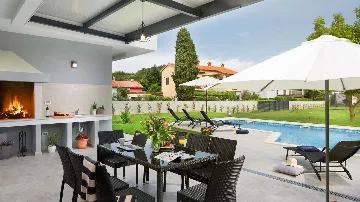 4-Bedroom Villa in Premantura for up to 8 Guests