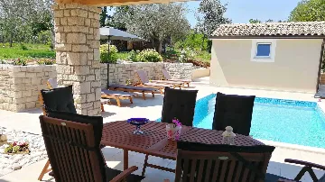 Umag Traditional-Style Villa with Pool for 6 Guests