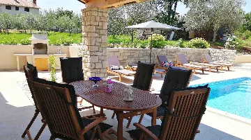 Umag Traditional-Style Villa with Pool for 6 Guests
