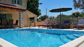 Umag Traditional-Style Villa with Pool for 6 Guests
