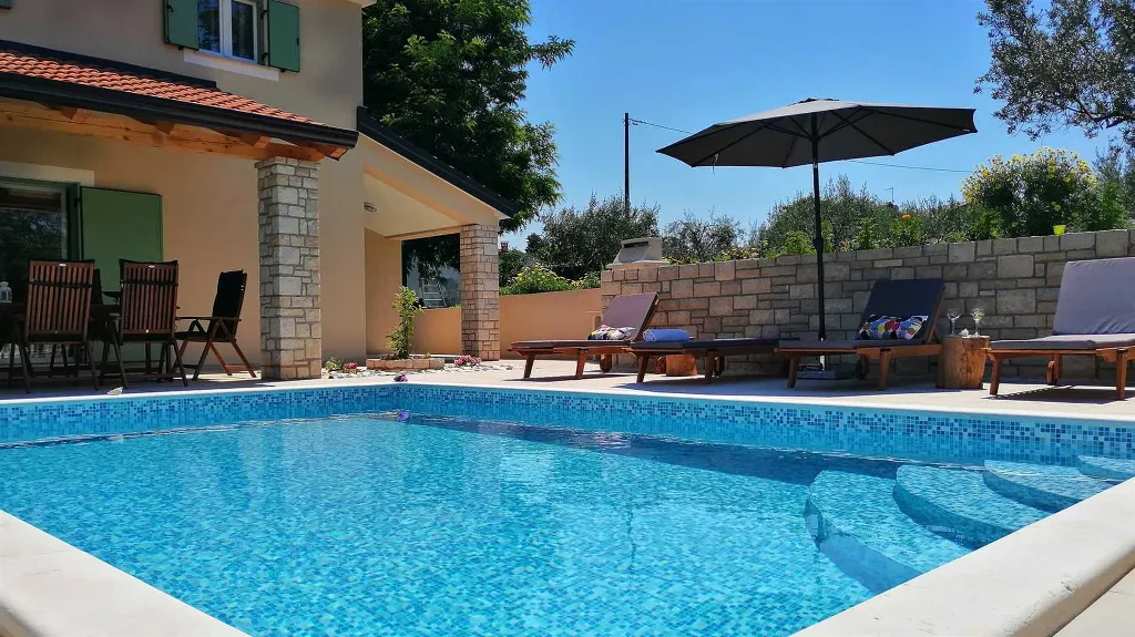 Umag Traditional-Style Villa with Pool for 6 Guests
