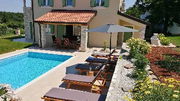 Umag Traditional-Style Villa with Pool for 6 Guests