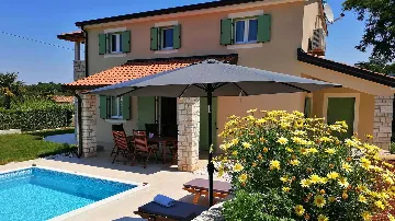 Umag Traditional-Style Villa with Pool for 6 Guests